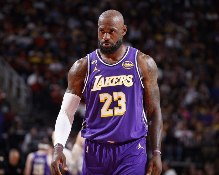 勒布朗·詹姆斯生涯总胜场数突破1229场 超越贾巴