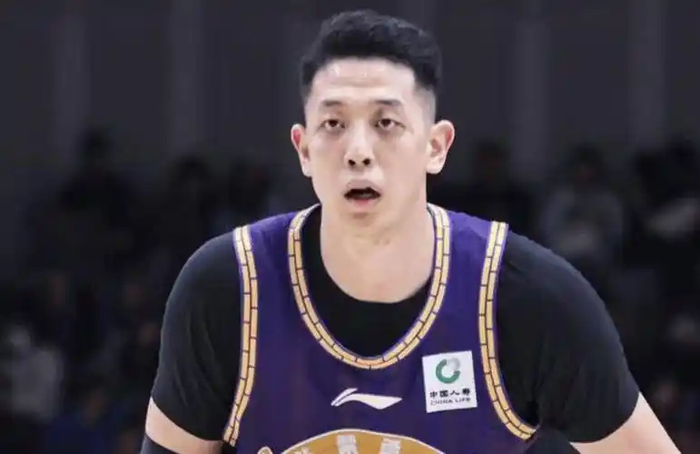 北控男篮弃用核心球员战绩低迷 张庆鹏执教危机